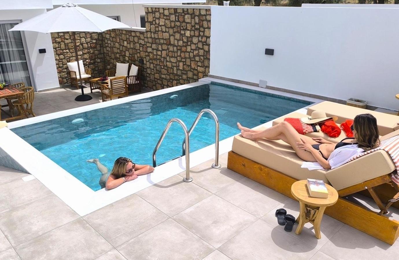 Valantina'S & Mannouel Lardos Luxury Villas ภายนอก รูปภาพ