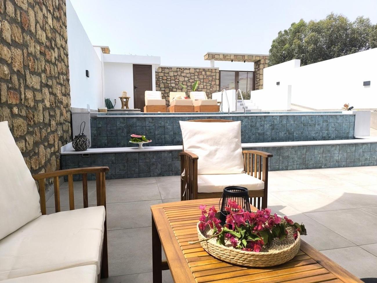 Valantina'S & Mannouel Lardos Luxury Villas ภายนอก รูปภาพ